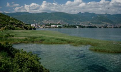 Around the lake Albania from Ohrid. - Housity
