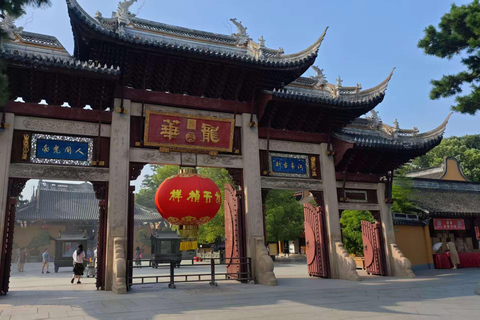 Shanghai: tour privato personalizzabile di 4 ore dei luoghi più importantiShanghai: tour di 4 ore con guida privata e macchina privata