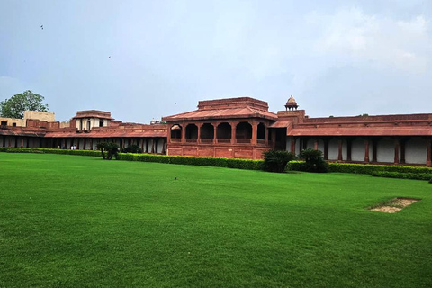Visite avec entrée coupe-file : fort d'Agra et Fatehpur SikriVoiture tout compris + guide touristique + billet