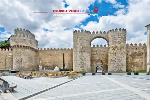 Madrid: Tour privado Ávila - Segovia con Ruta de Tapas