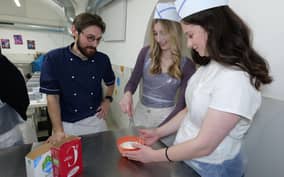 Naples: Neapolitan Pizza and Tiramisu Cooking Class