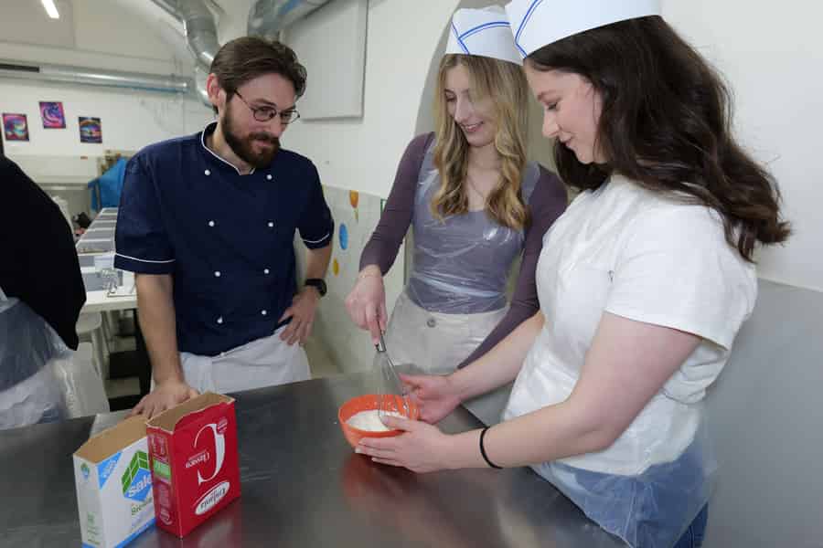 Neapel: Kochkurs für neapolitanische Pizza und Tiramisu. Foto: GetYourGuide