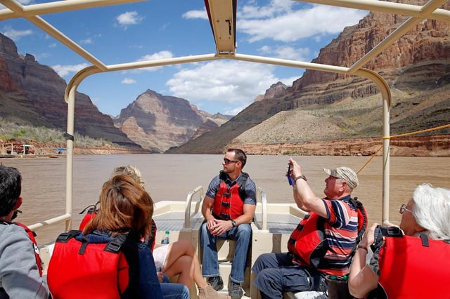 Vegas: Grand Canyon Airplane, Helicopter and Boat Tour