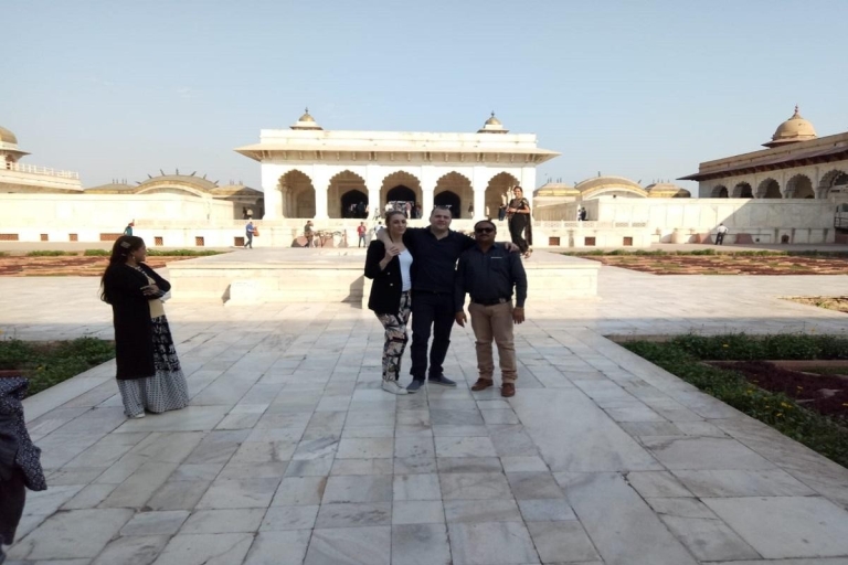 Von Delhi: Taj Mahal Tour mit dem Gatimaan Express ZugTour mit Zugticket, Mittagessen, Eintrittskarten für Denkmäler, Führer, Auto