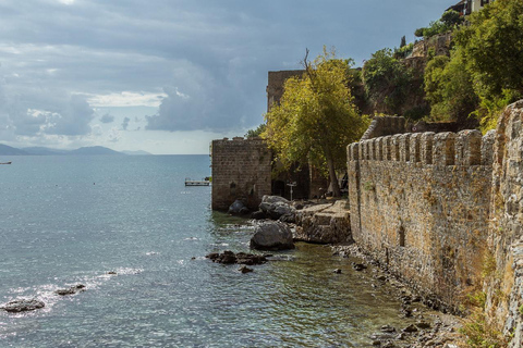 Alanya: City Tour with Cable Car and Damlatas Cave 3 in 1 Alanya: City Tour with Cave acces and cable car ticket.