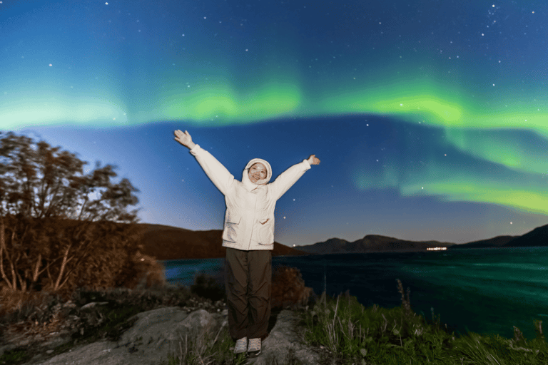 Tromsø: Small-Group Aurora Tour with Free Photos (8 Hours)