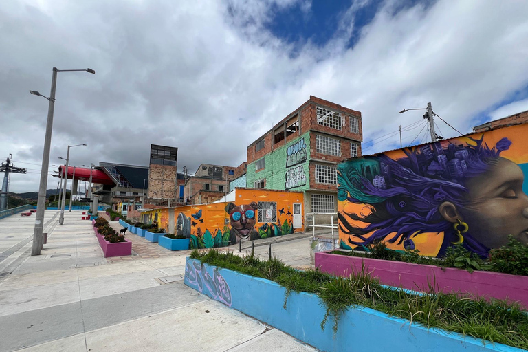 Bogotá: El Paraíso and Cable Car Favelas Tour