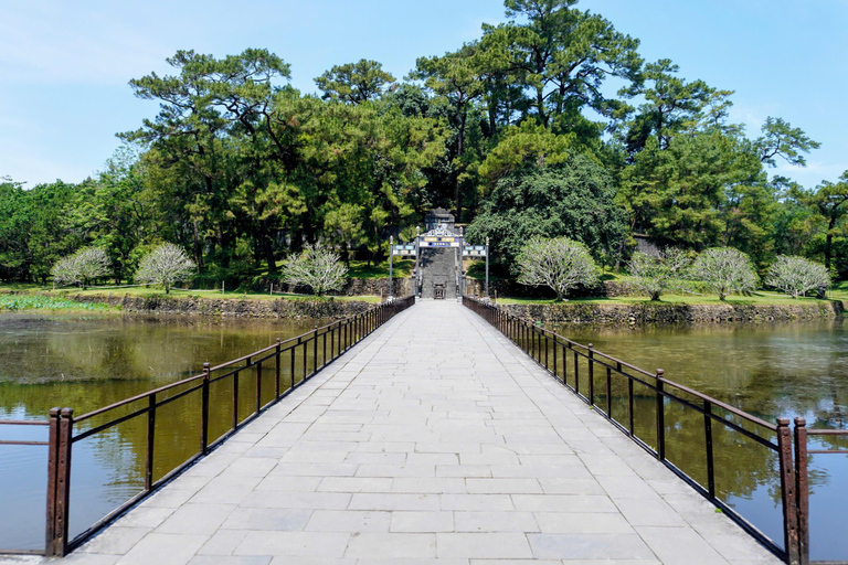 Hue: miasto cesarskie, rejs po rzece Perfume i zwiedzanie grobowców