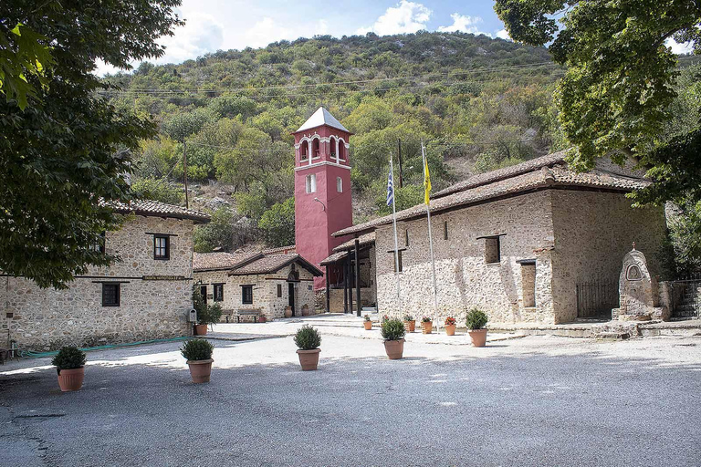 塞萨洛尼基：卡斯托里亚、修道院和龙穴之旅Thessaloniki: Kastoria, Monastery &amp; Dragon's Cave Tour