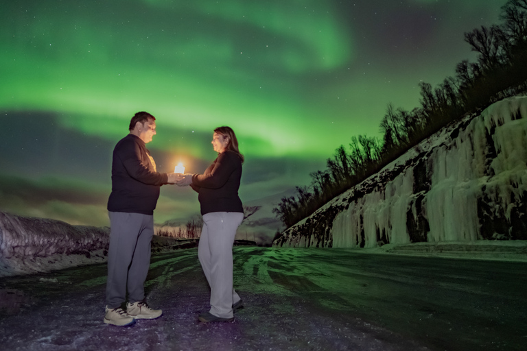 Tromsø: Small-Group Aurora Tour with Free Photos (8 Hours)