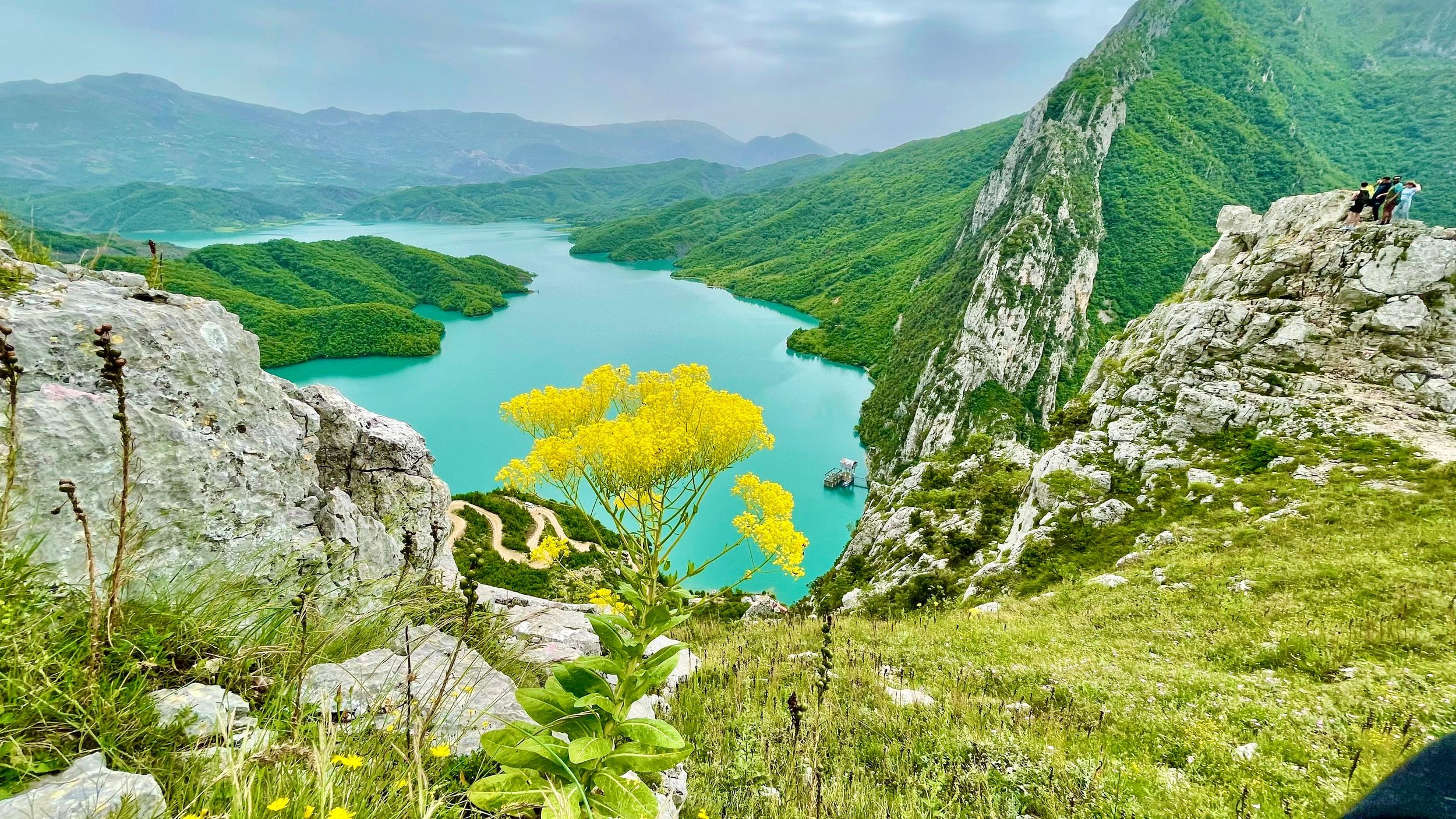 Von Tirana aus: Wanderung auf den Gamti Berg und den Bovilla See mit dem Land Rover