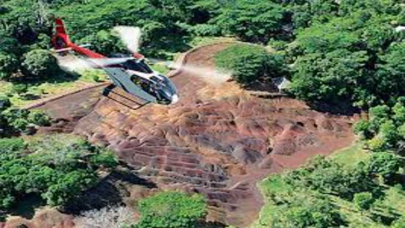 Mauritius: Maisemallinen helikopterilento ja hotellin kuljetukset.