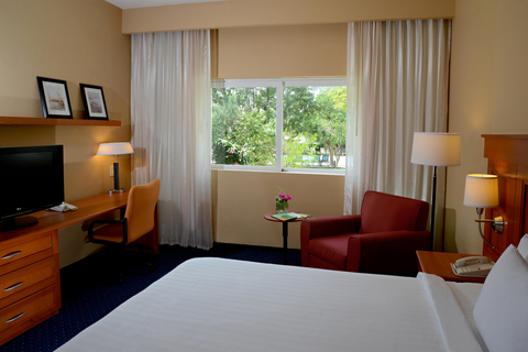 Prywatny transfer z CUN do hotelu Courtyard Cancun Airport