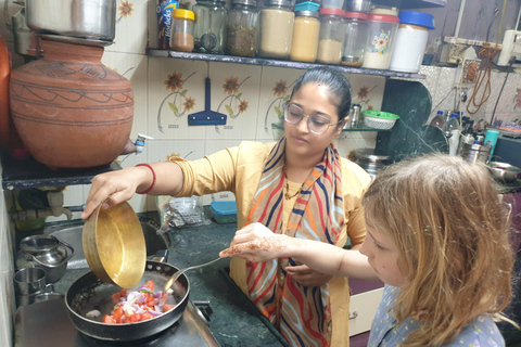 MUMBAI: Indian Cooking Class with Pickup and Drop-Off