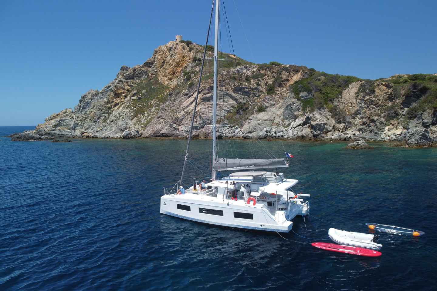 Salida desde BRUSC al atardecer en catamarán de vela
