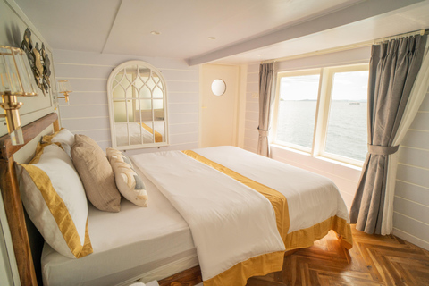 Labuan Bajo: 3-Day Komodo Sailing Luxury Boat with All Fees Deluxe Boat - Private Standar Room (2pax/room)