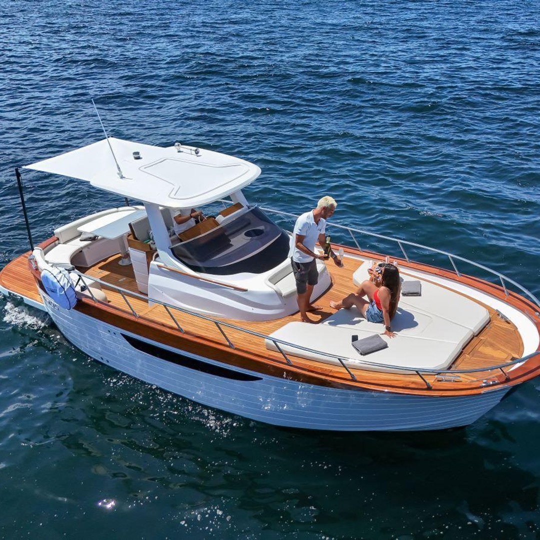 SUNGRL | It never rains in my world!, image size:1080x1080