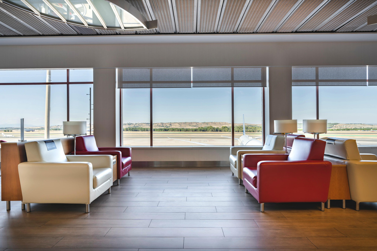 Madrid: Access to Puerta de Alcalá VIP Airport Lounge (T2)