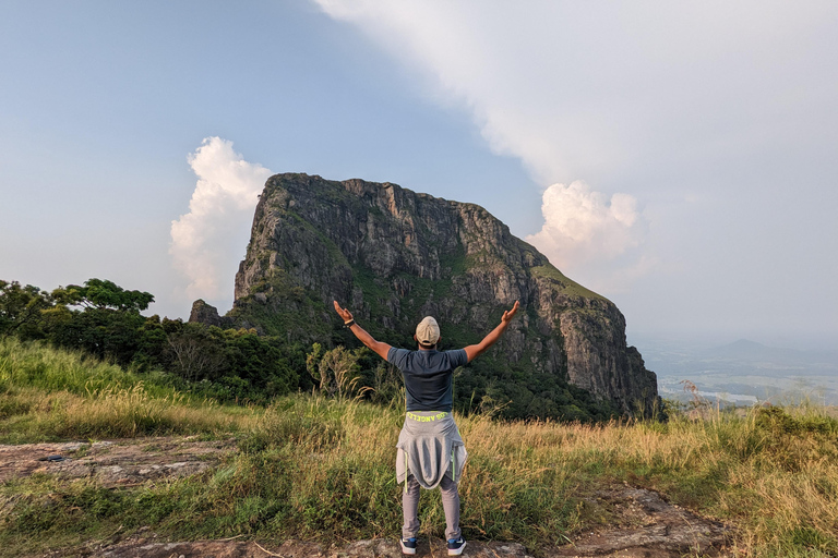 Da Kandy: escursione alle cime gemelle di Kanawiddagala e YahangalaDa Kandy: escursione alle due cime gemelle di Kanawiddagala e Yahangala