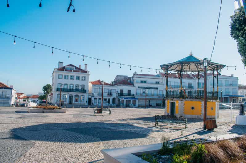 Nazaré: Guided Walking Tour with Local Stories