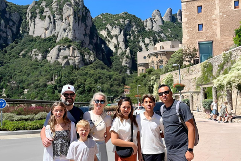 Private Montserrat, Girona & Costa Brava Tour from Barcelona