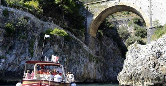 Von Salerno aus: Tagestour zur Amalfiküste mit dem Boot und Getränken