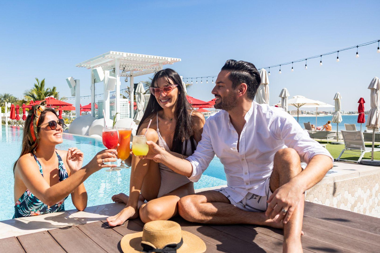 Dubai: Beach Day on the Palm with Skyline Views VIP Cabana