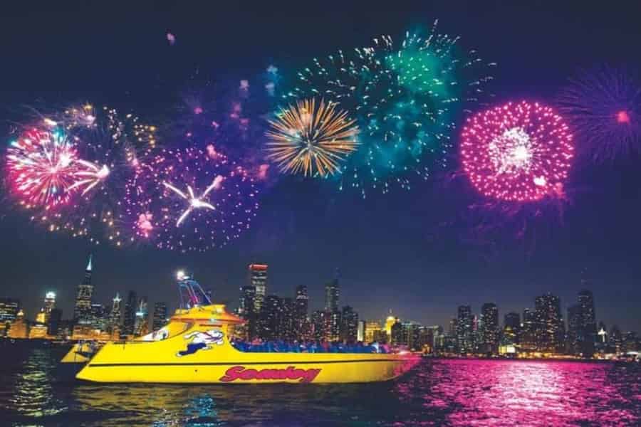 Stadtrundfahrten Chicago: Seadog Speedboat Lake Firework Cruise