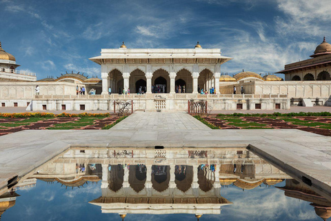 Desde Delhi: Visita al Taj Mahal con todo incluido en el Gatimaan ExpressÚnico servicio de guía turístico en la ciudad de Agra