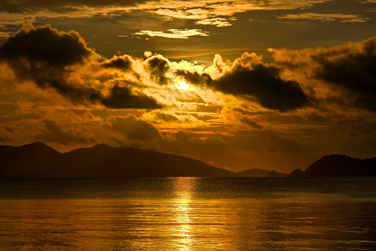 El Nido: Farm Tour, Snorkeling, Dinner, and Nipa Hut Stay