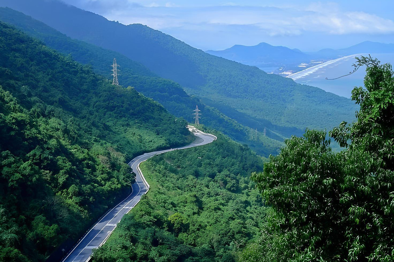 Excursão de 1 dia: Explore o Hai Van Pass e a cidade de Hue.