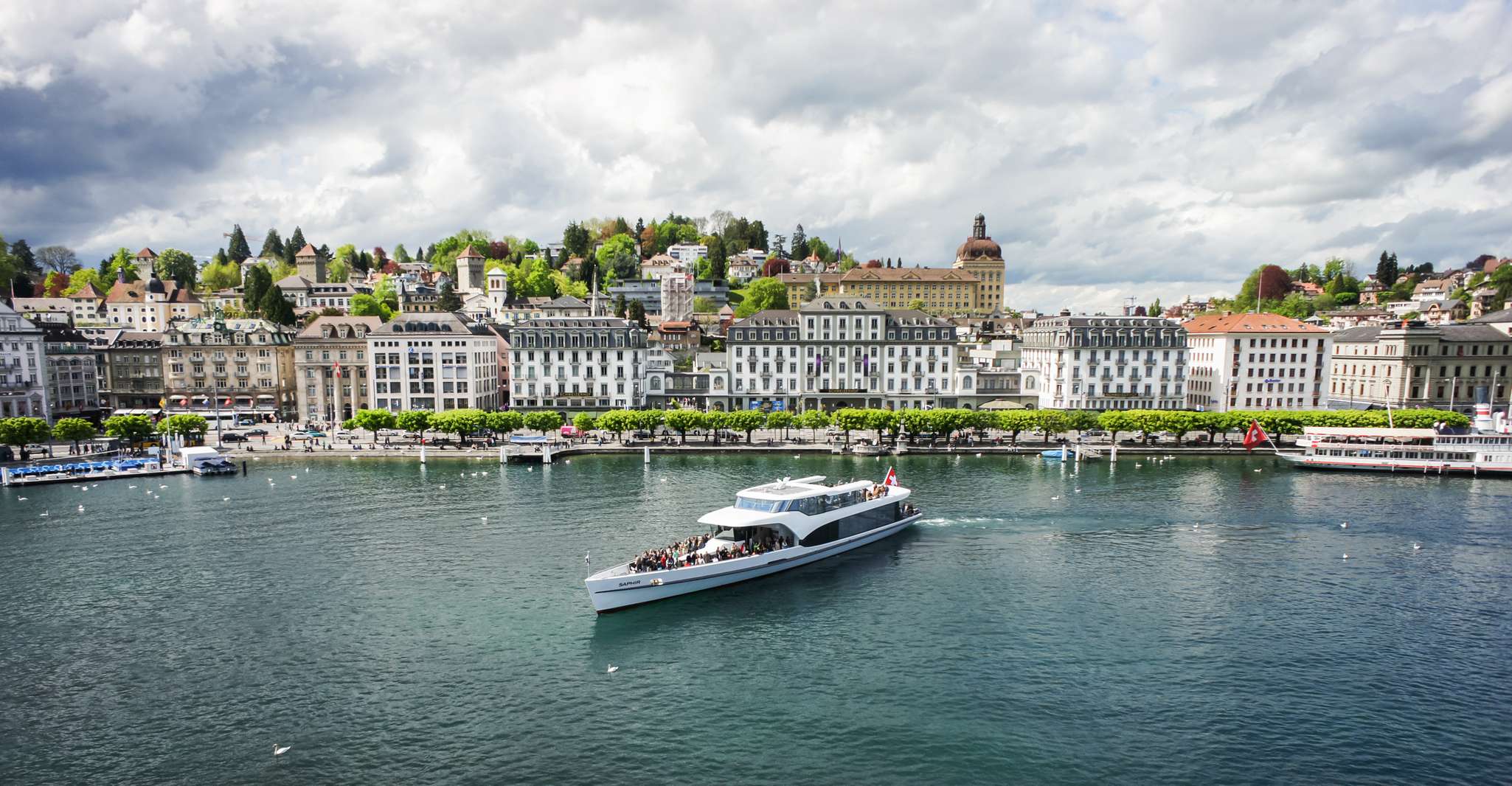 Lucerne, 1-Hour Cruise on Panoramic Yacht - Housity