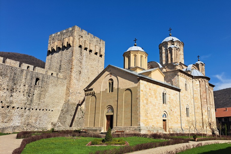 Depuis Belgrade : journée complète à la grotte de Resava et aux monastères médiévauxVisite de groupe