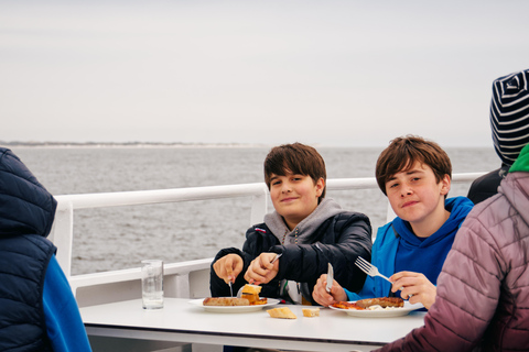 سيلت: رحلة شواء على متن قارب | بوفيه شواء مباشرة من الشواية ومشروب ترحيبي