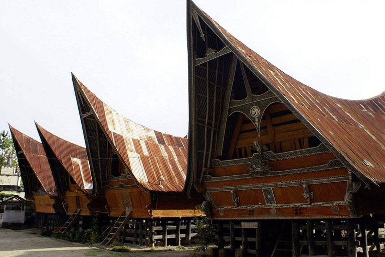 Medan: Discover the Best of Sumatra Day Trip! Medan: Lake Toba Tour