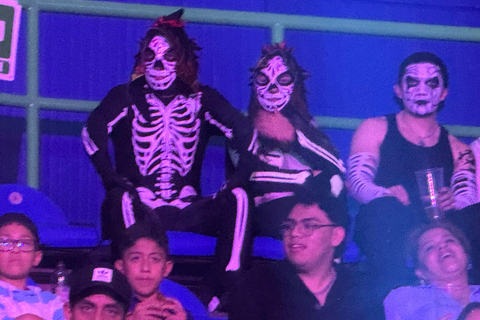 Mexico City:AAA x WWE Lucha Libre Tour with Guide and Ticket Mexico City: Lucha Libre Match with Ice Cream & Guide