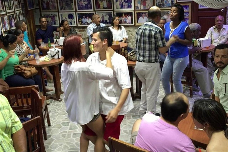 Cartagena: Tour privado pelos bares de salsa com guiaCartagena: Tour privado por bares de salsa com guia
