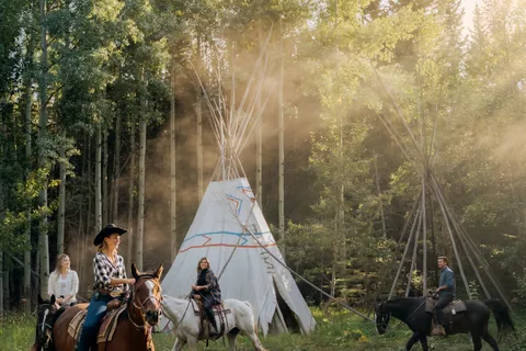 Alberta: Valley Vista Horseback Trail Ride