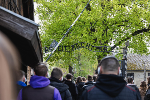 Cracóvia: Auschwitz-Birkenau: Tour guiado de melhor qualidade e serviço de buscaTour guiado com serviço de busca no hotel