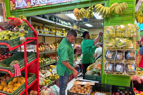 MEDELLÍN: COMUNA 13/GRAFFITI, CABLECAR & EXOTIC FRUIT MARKET