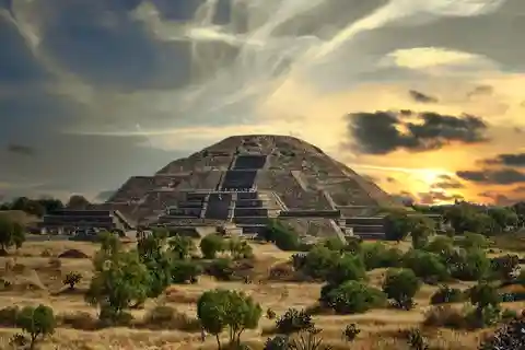 From Mexico City: Visit Teotihuacan in the afternoon