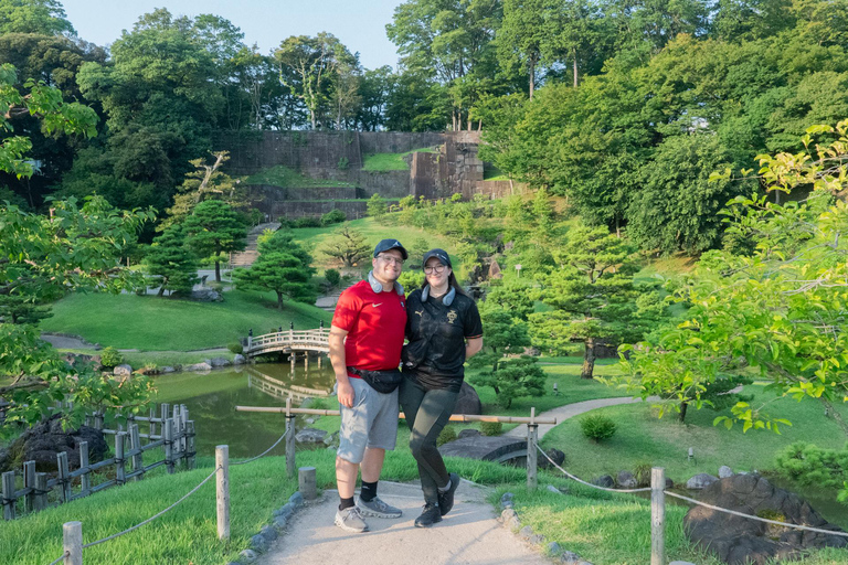 Kanazawa: Private 5 Must-Sees Walking Tour with DSLR Photos