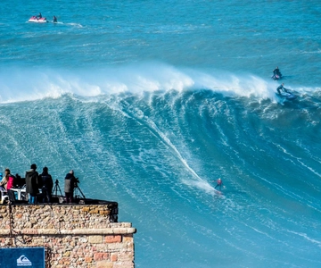 From Lisbon: Nazare Big Waves and Óbidos Guide Day Trip