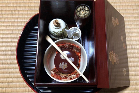 Tea ceremony at a café with 120 years of history