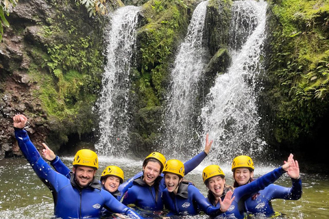 São Miguel: esperienza di canyoning nella Ribeira dos CaldeirõesSão Miguel: Esperienza di canyoning nella Ribeira dos Caldeirões