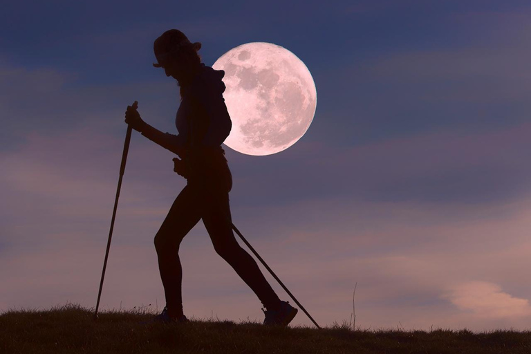 Kapadocja: wycieczka piesza po Czerwonej Dolinie w pełni księżycaKapadocja: Wycieczka piesza po Czerwonej Dolinie podczas pełni księżyca