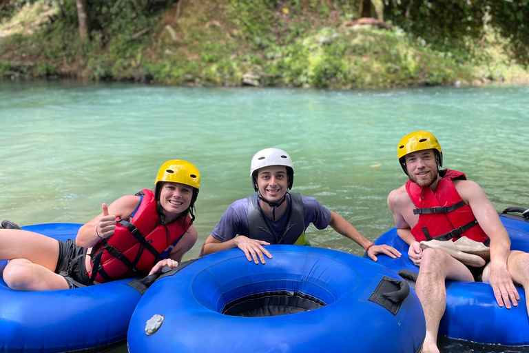 Tubulação no Rio Celeste: Experiências na natureza e águas azuisTubulação no Rio Celeste, aventura e natureza