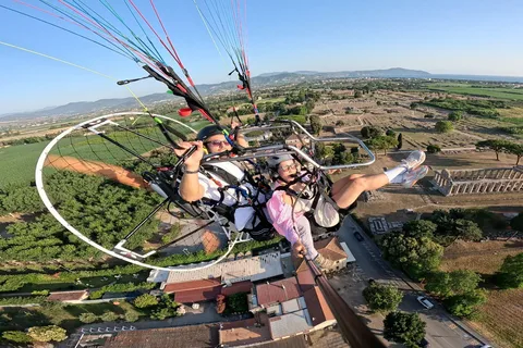 Paestum: powered paragliding flight over the temples