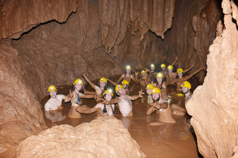 Erkunde die Dunkle Höhle von Hue aus: Gruppentouren an geraden Tagen