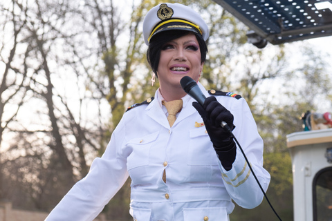 Berlin: 2-Hour Spree Cruise with Drag Queen & Sightseeing